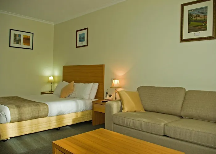 Admiralty Inn